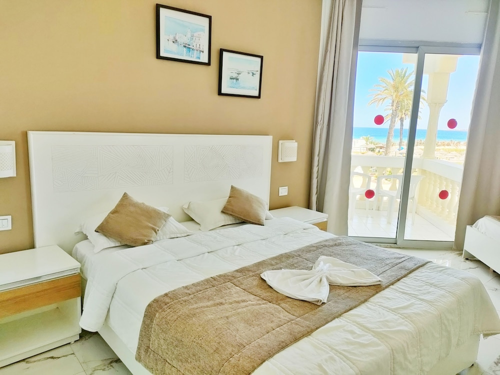 Room at Neptunia Beach, MONASTIR