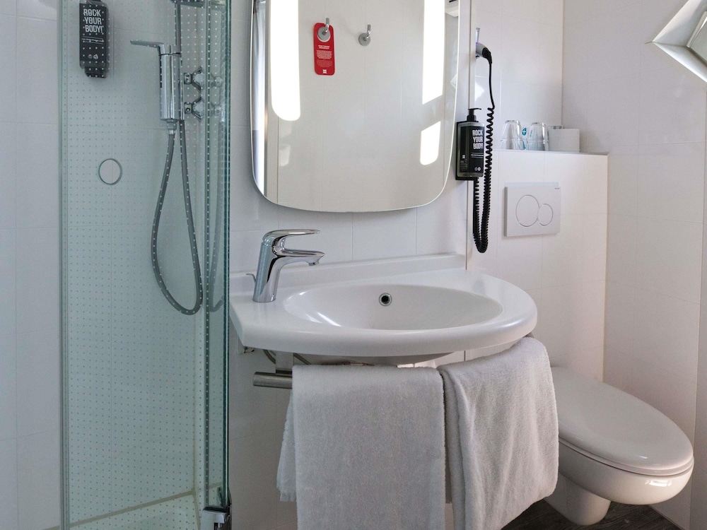 Ibis Hotel Koln Centrum 67/68