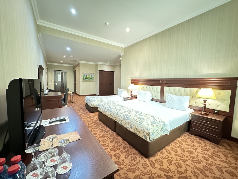 Modern Hotel Baku 25/55