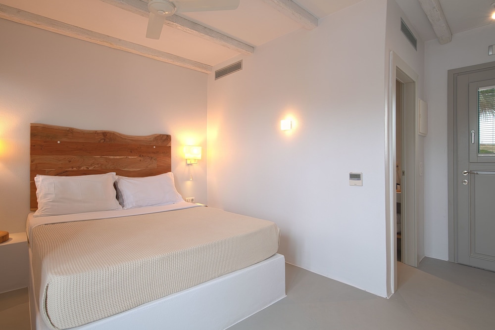 Paros Comfy Suites 8/50