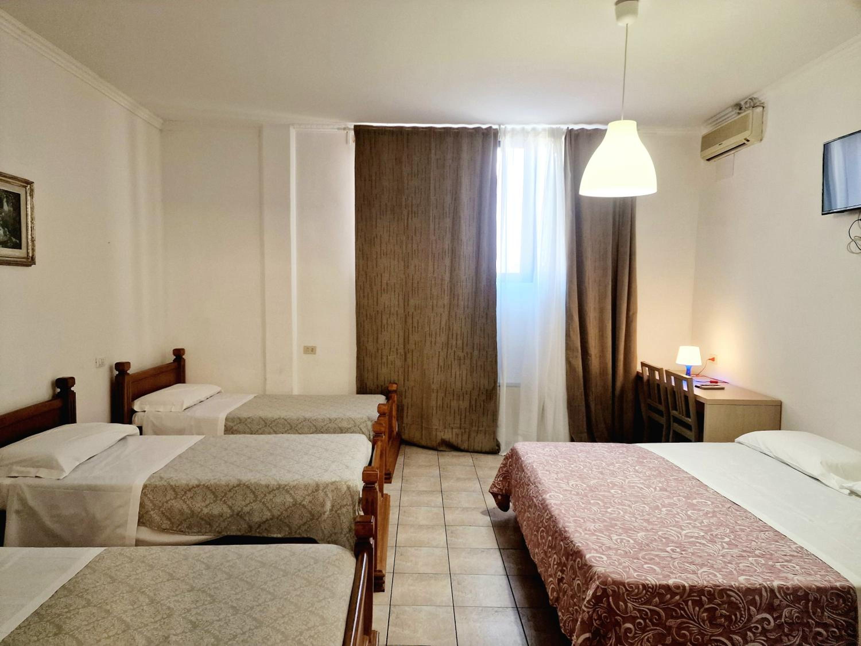 Room, Quintuple