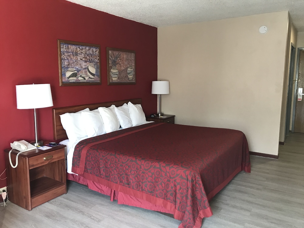 Days Inn by Wyndham Hillsboro 5/24