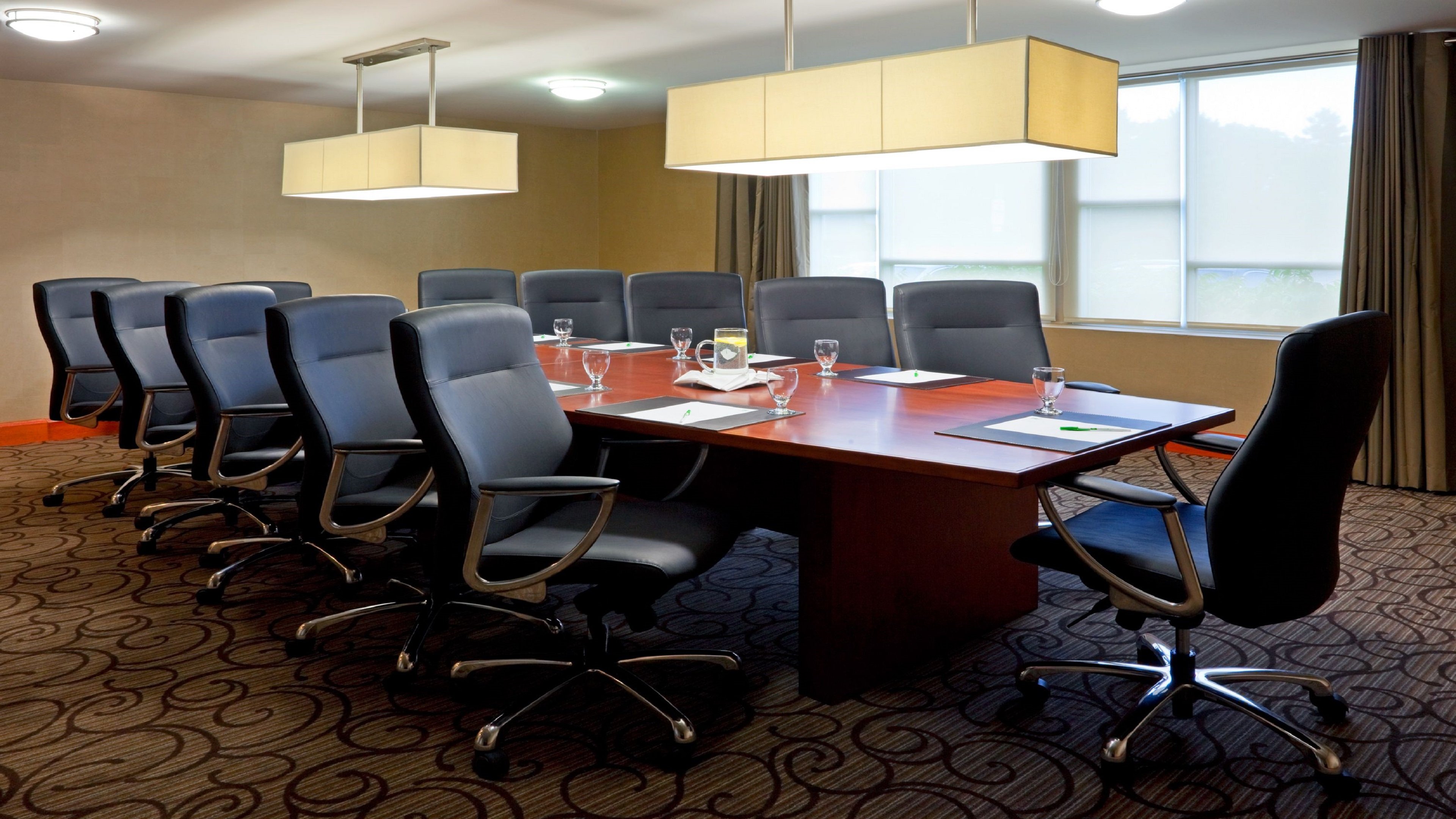 Holiday Inn Oakville Centre 61/81