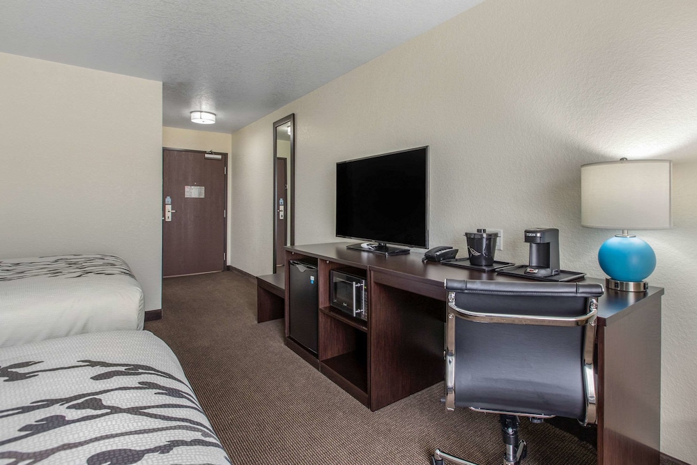 Sleep Inn and Suites Ankeny Des Moines IA 23/33