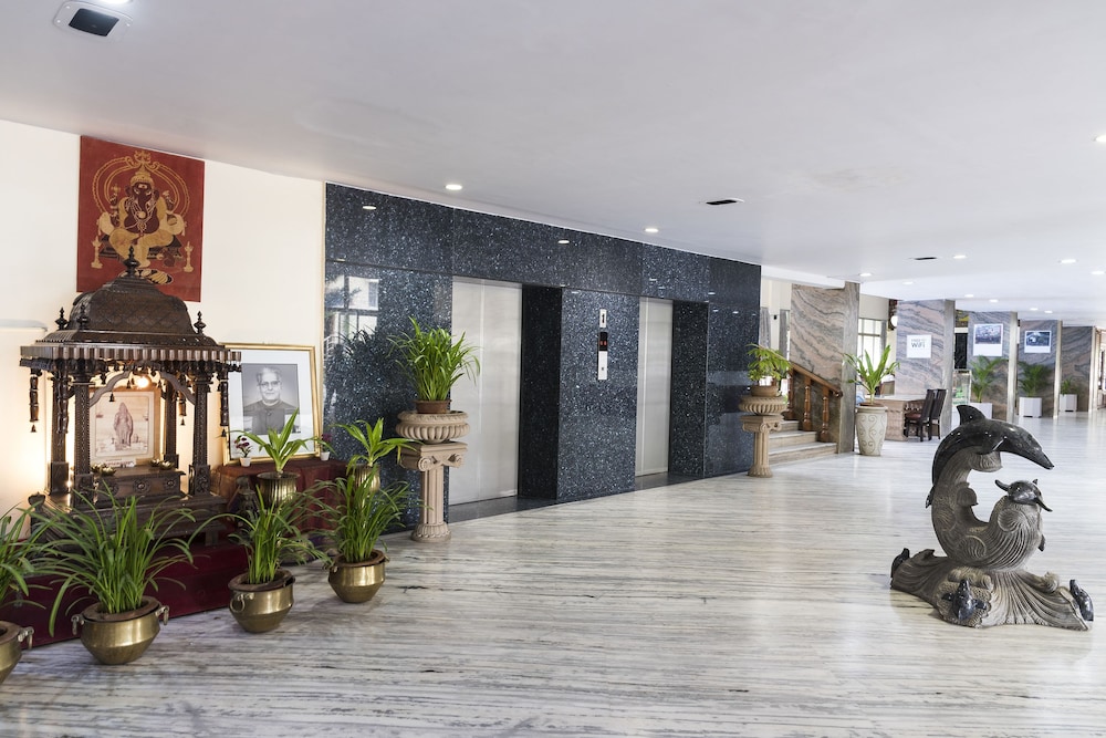 WOODLANDS HOTEL 15/50