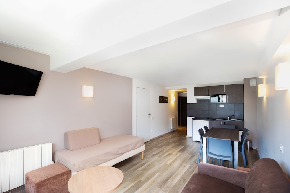 SOWELL RESIDENCES Pierre Blanche 37/70
