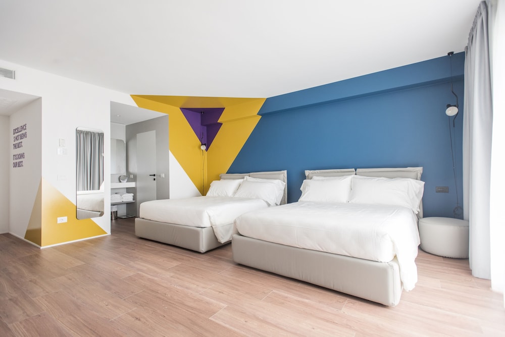 Hoody Active & Happiness Hotel 23/69