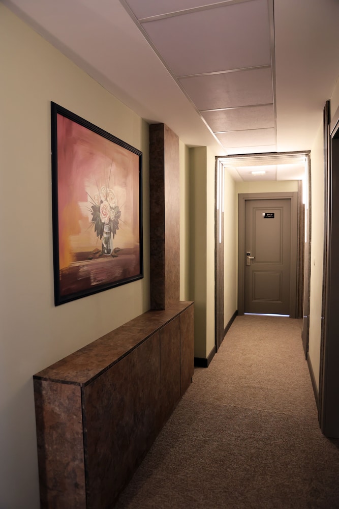Sar-Per Suites & Hotel 23/31