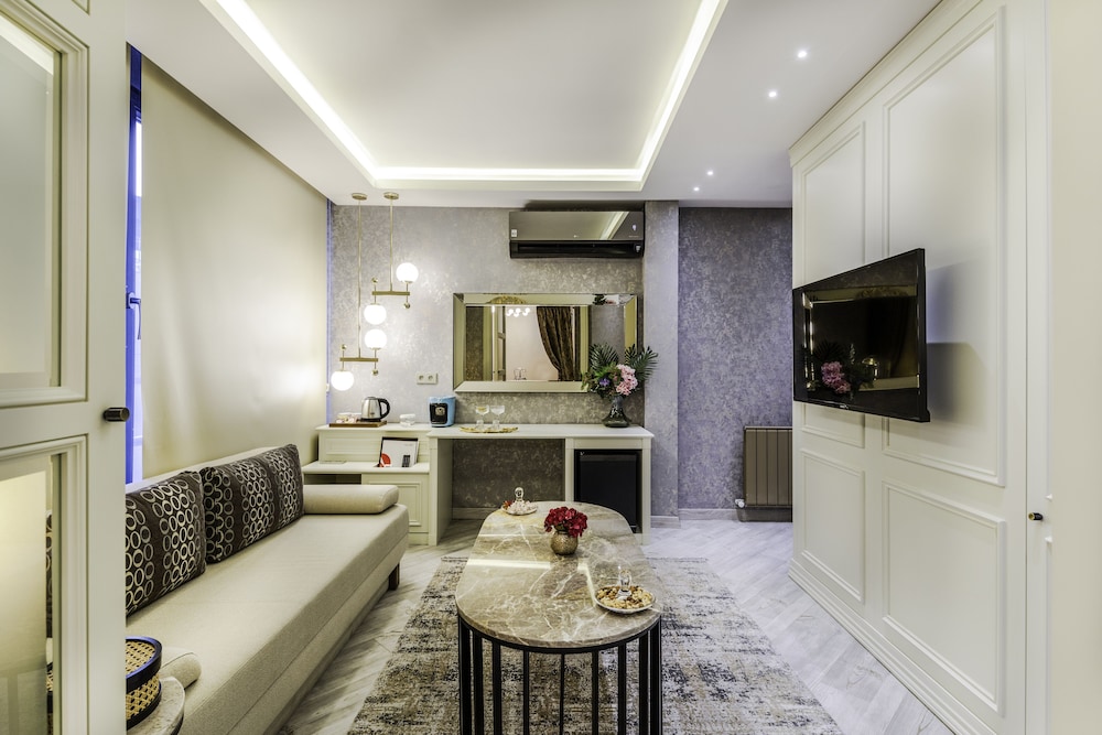 Ayramin Deluxe Hotel 57/78