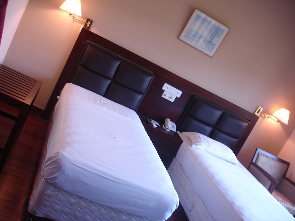 Room at Devon Hotel, KANDY