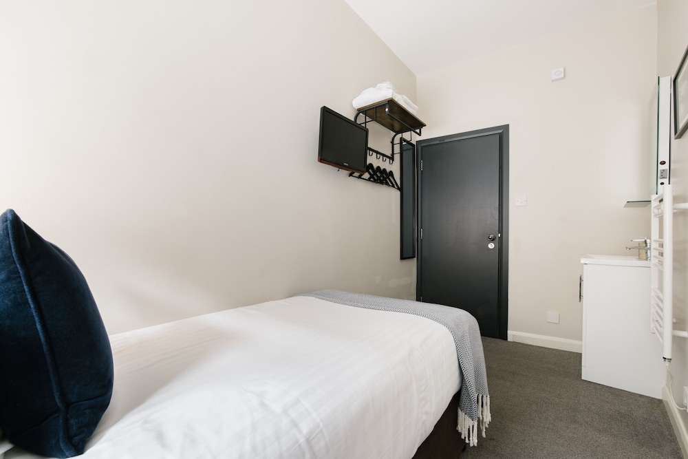 Cityspace Borough Hotel (ex. City Hotel London) 32/65