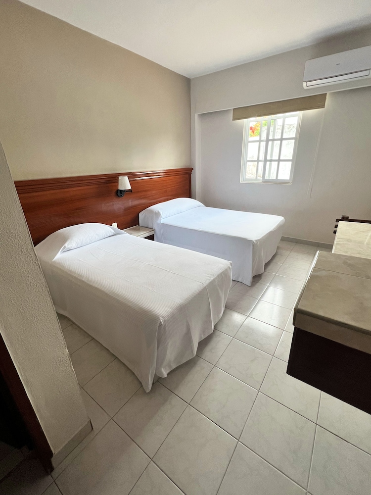 CLASSIC, TWIN BEDS