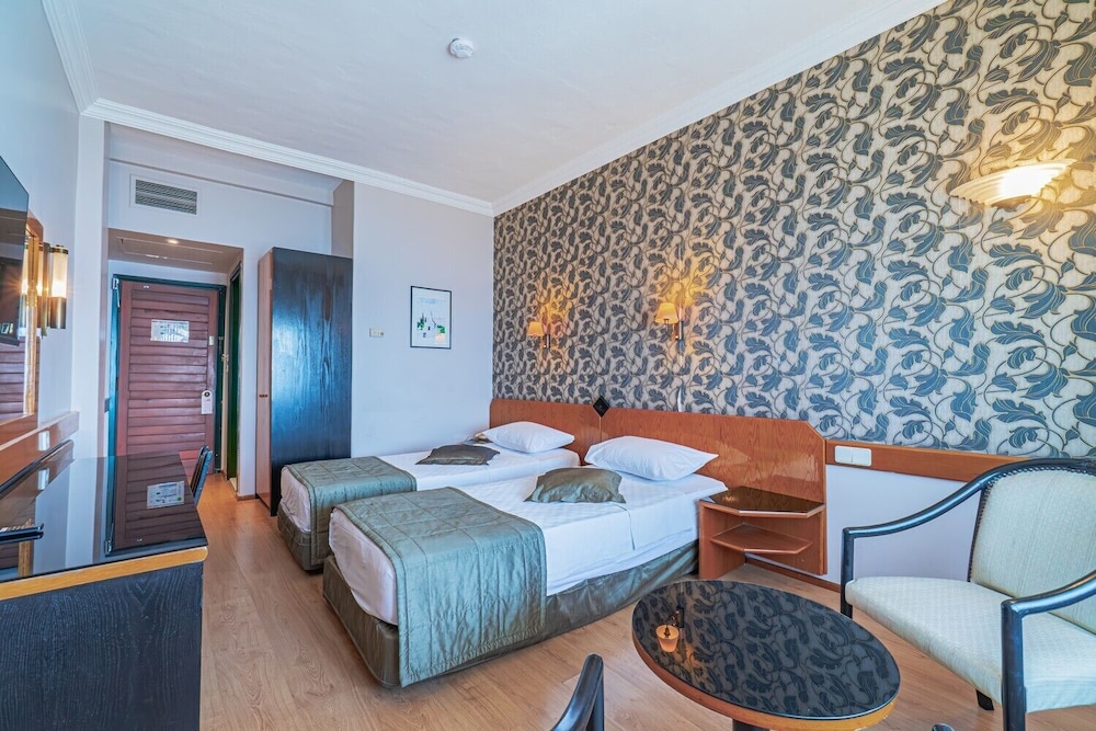 STANDARD, SEA VIEW