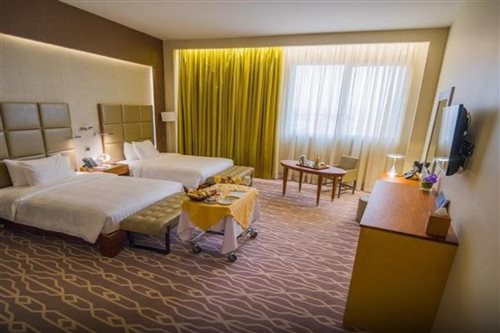 Club, Double or Twin Bed