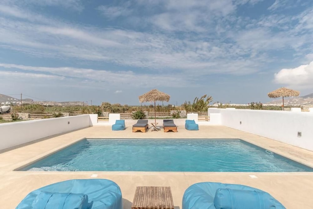White Cocoon Exclusive villas 65/68