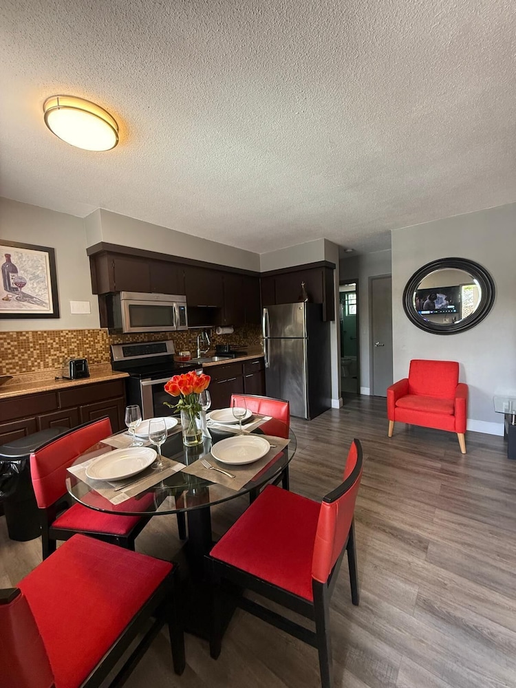 Sheridan Suites Apartment Hotel 55/69