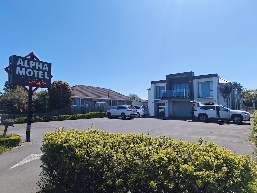 Alpha Motel Luxury Apartments 65/74