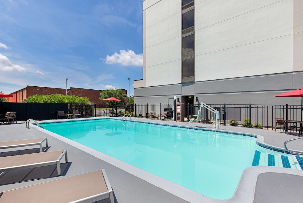 Hyatt Place Louisville East 55/60