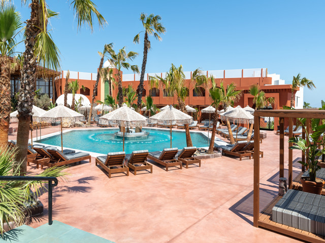 Venezia Resort Hotel 68/76