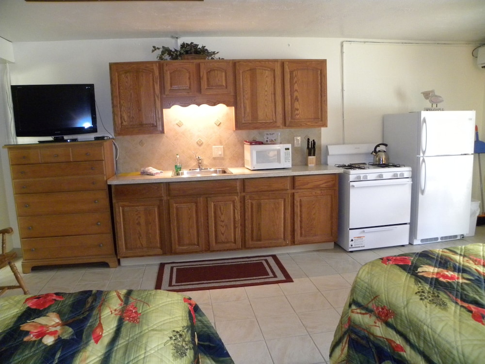 Rock Reef Resort 6/77