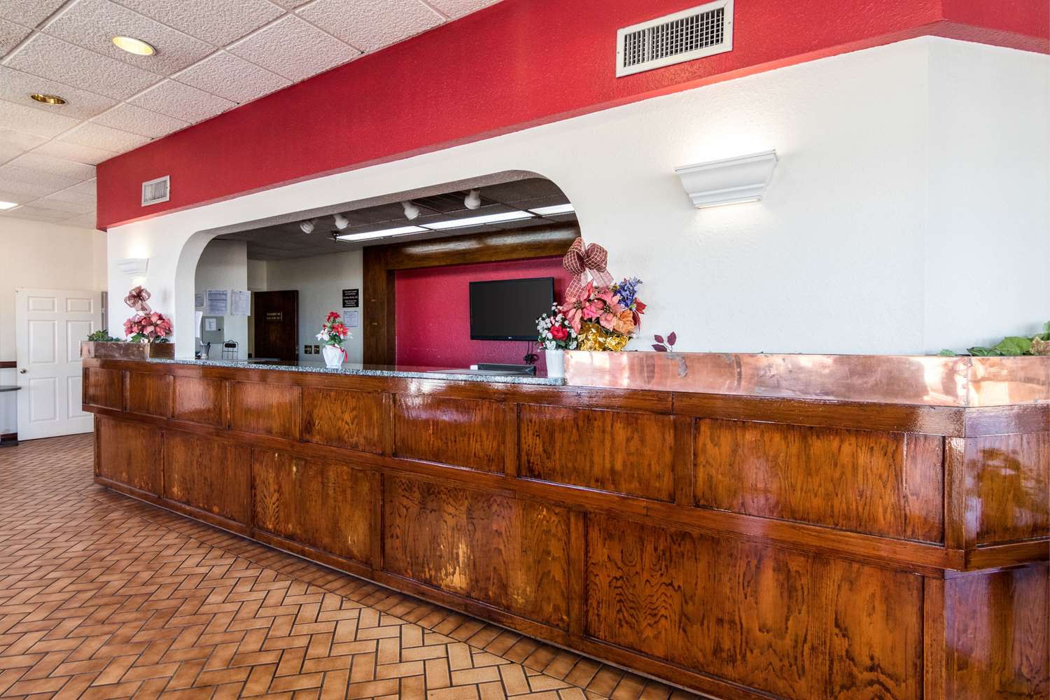 Econo Lodge Inn & Suites Conference Center 6/44