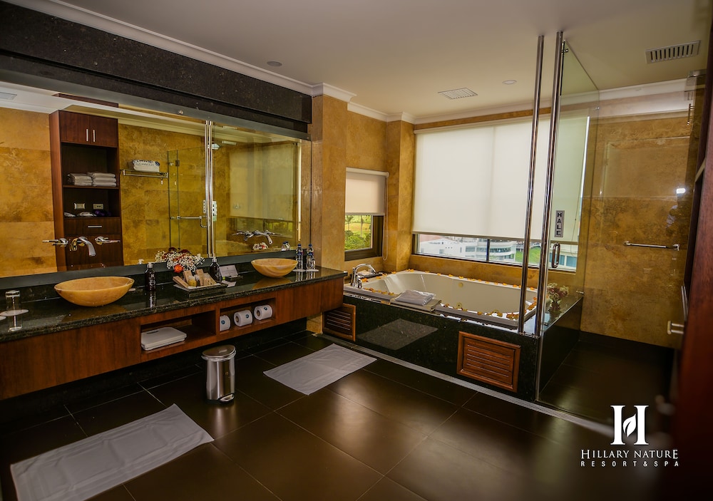 Hillary Nature Resort Spa 50/50