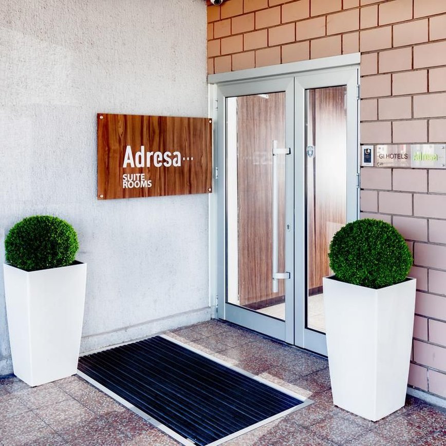 Adresa Suites 4/9