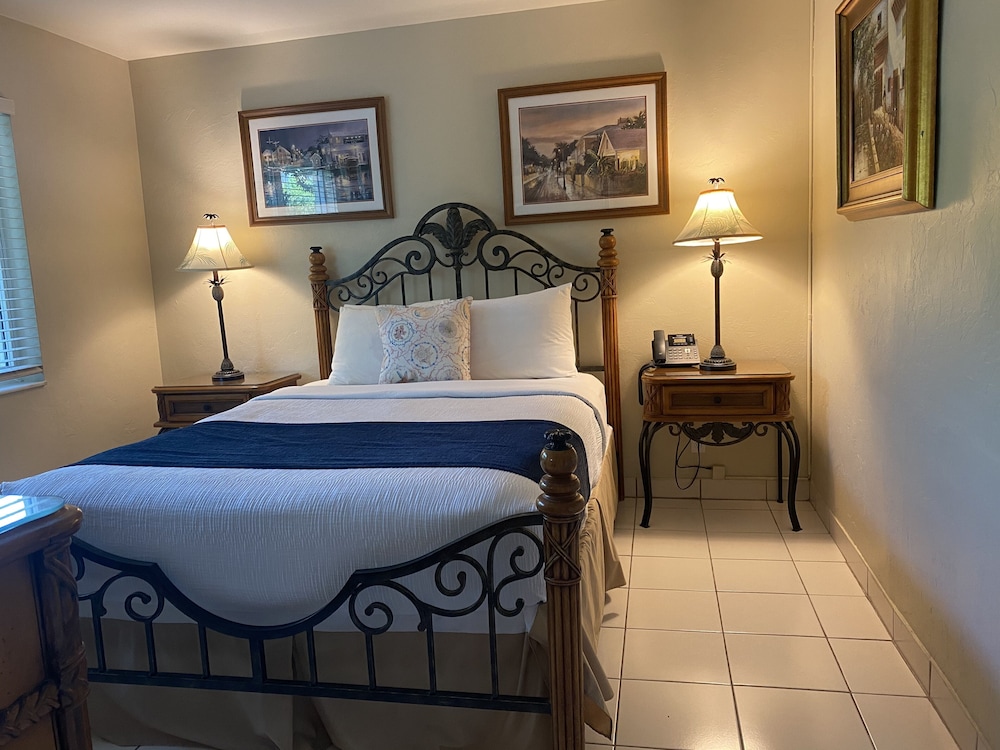 Casitas Coral Ridge formerly Estoril Paradise Inn 12/50