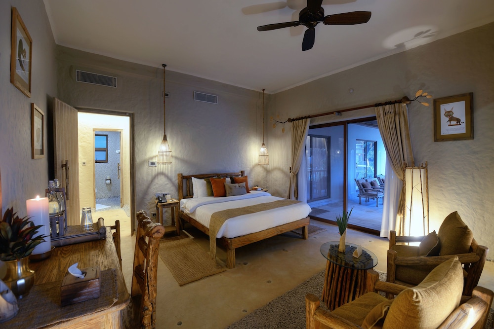 BARAHI JUNGLE LODGE 9/50