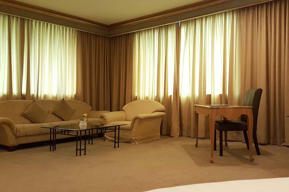 TUNJUNGAN HOTEL 51/73