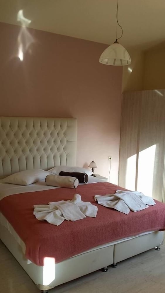 Labyrinth Hotel 30/50