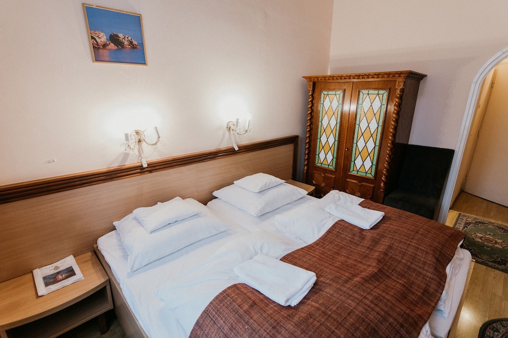 Tisza Hotel 18/50