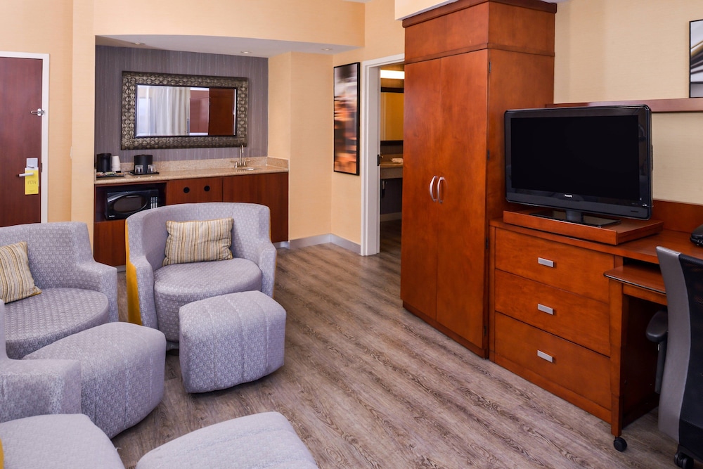 Courtyard Marriott Victorville 33/52