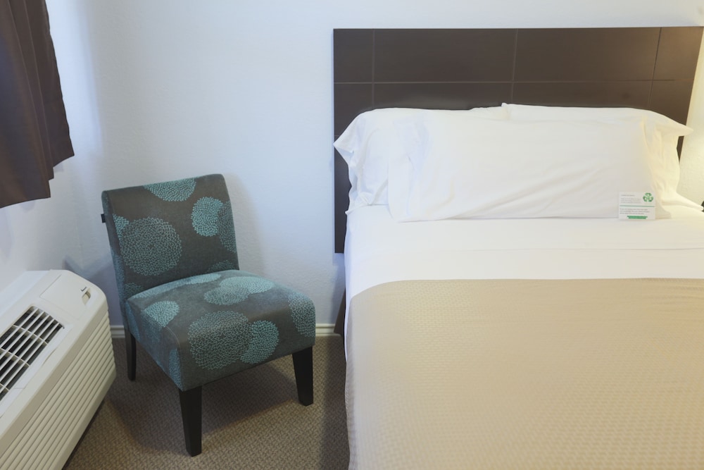 Victoria Palms Inn Suites 16/31