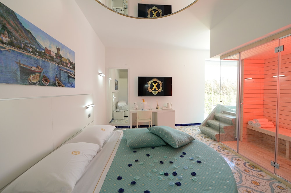 X Hotel 48/66