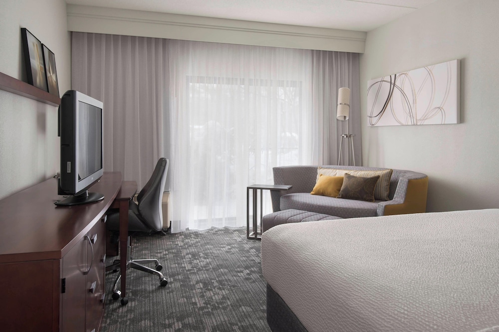 Room at Courtyard By Marriott Boston Norwood Canton, NORWOOD - MA