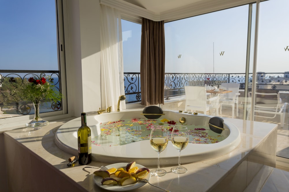 Wise Boutique Hotel & Spa 59/65