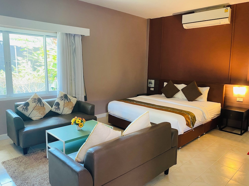 Deluxe, Pavilion, King Bed, Front View، Bella Vista Beach Resort Koh Lipe 4/10