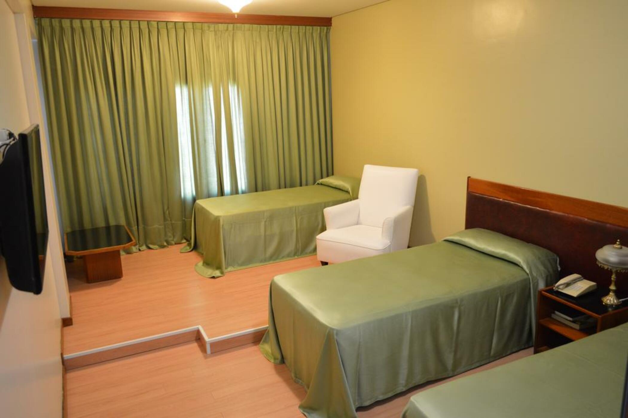 Rayentray Hotel 9/26