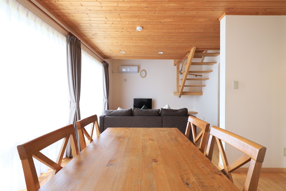 Bliss Cottage Sakura 25/27