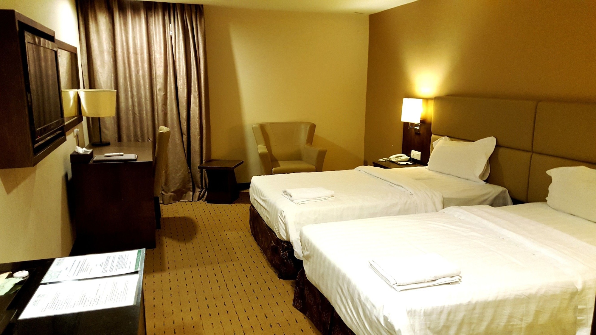 SUPERIOR, KING BED