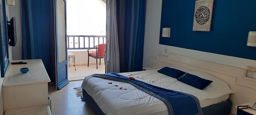 ROOM, QUEEN BED, SEA VIEW