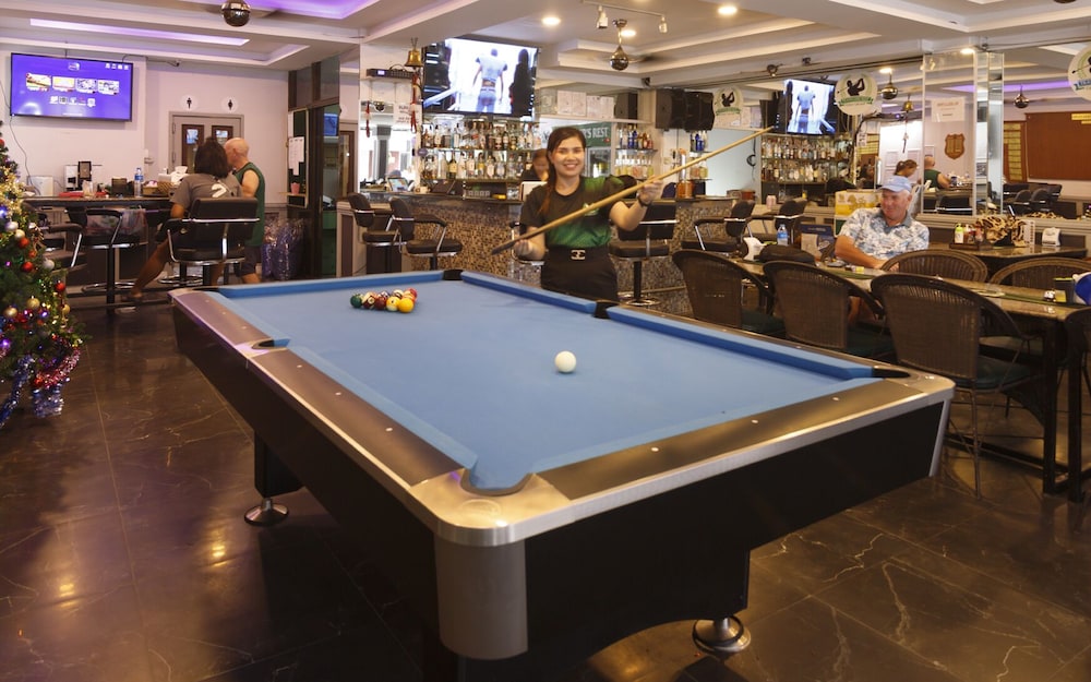 Travellers Rest Hotel 33/40