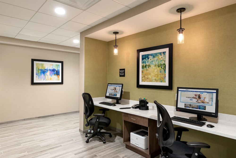 Hampton Inn Baltimore Bayview Campus 58/67
