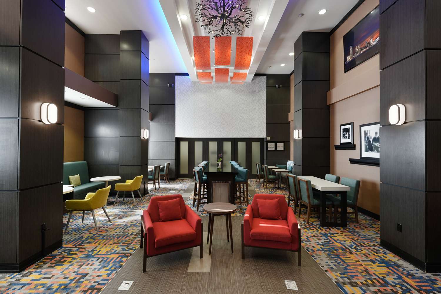 Hampton Inn and Suites Tulsa Central 8/19