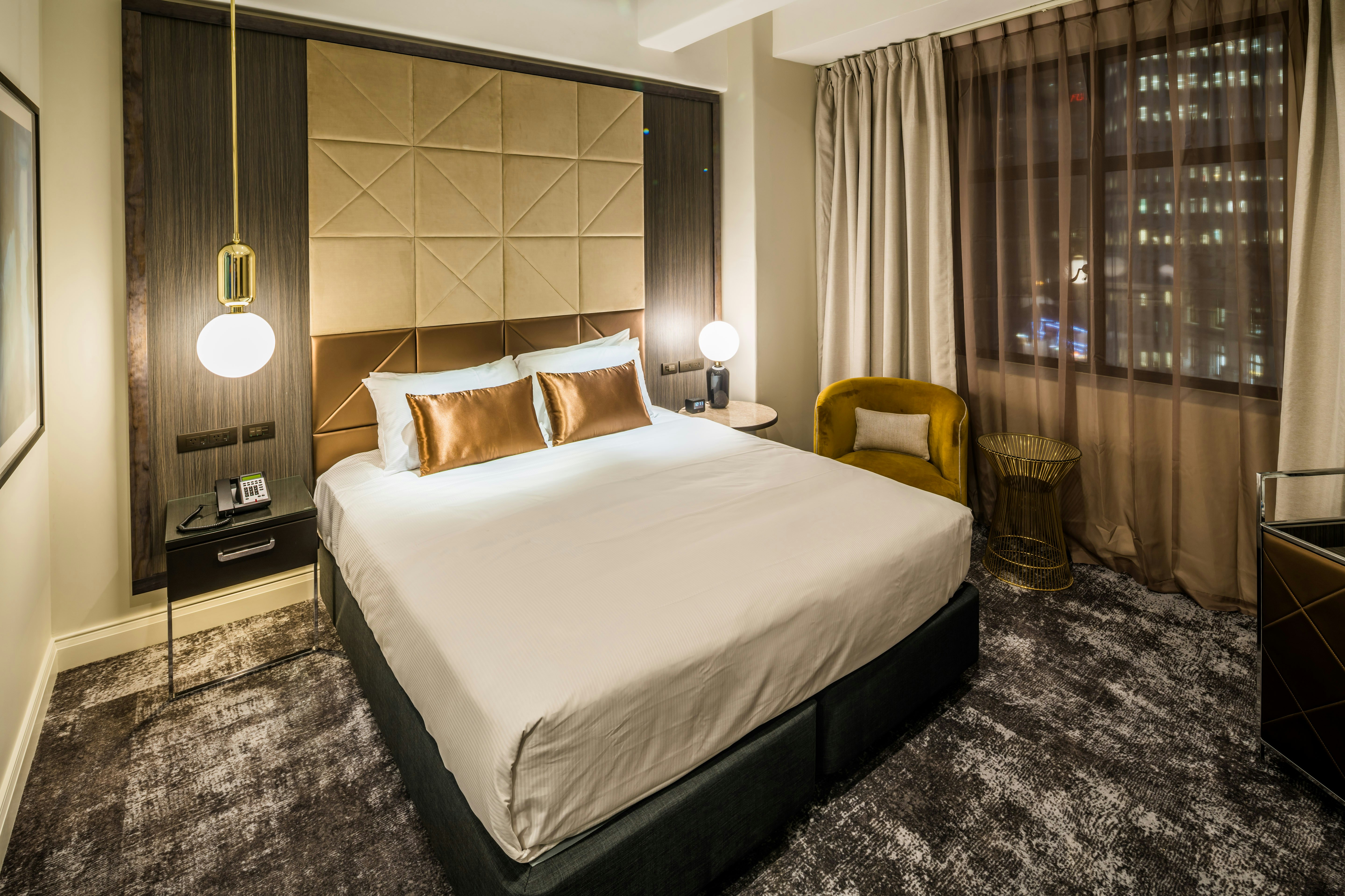 GUEST ROOM, QUEEN BED