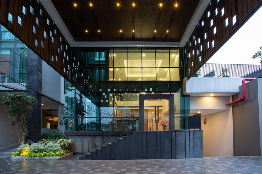 Avissa Suites 12/72