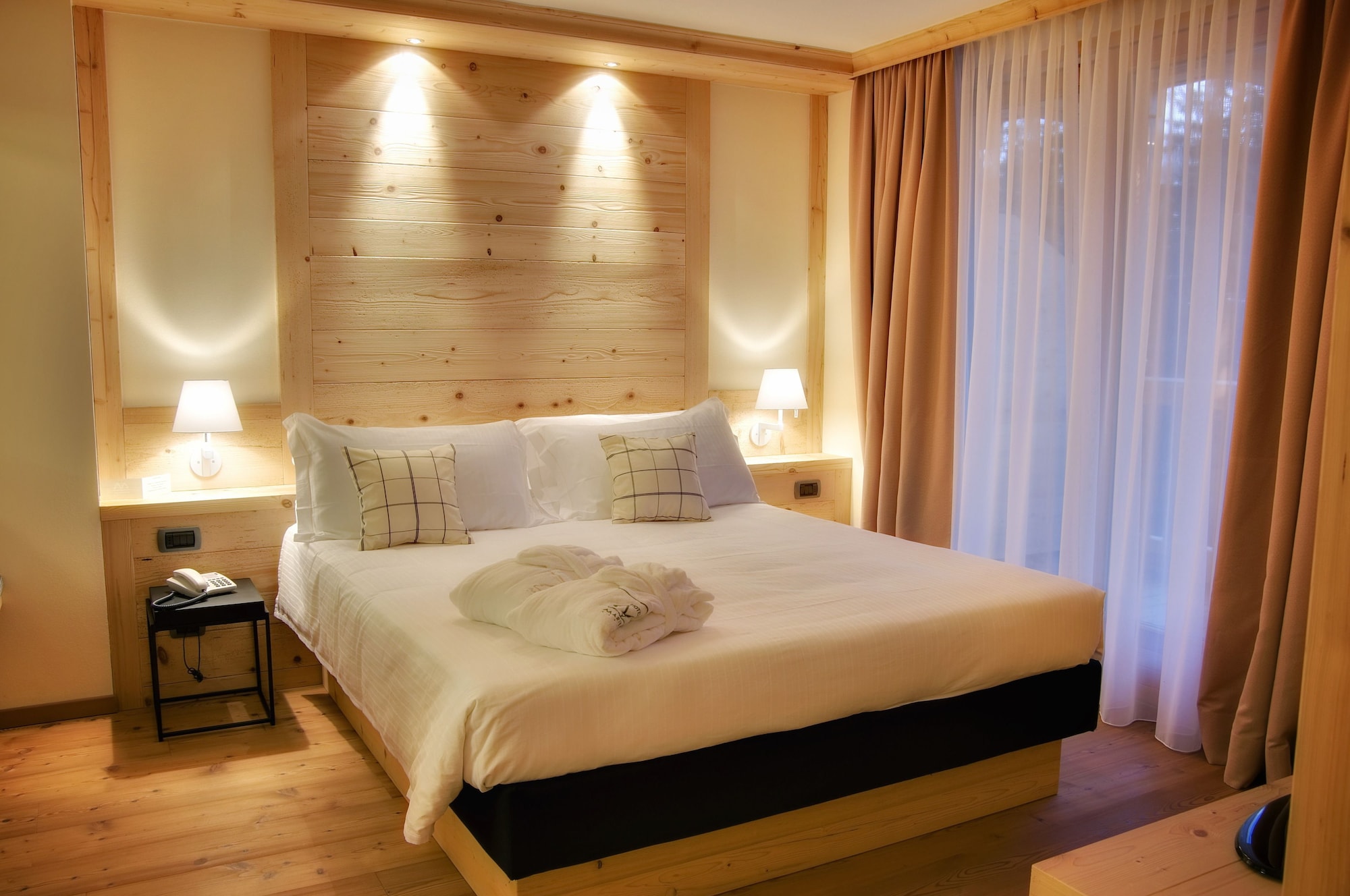 جناح بسرير كوين مع أريكة، Hotel Maribel 9/10