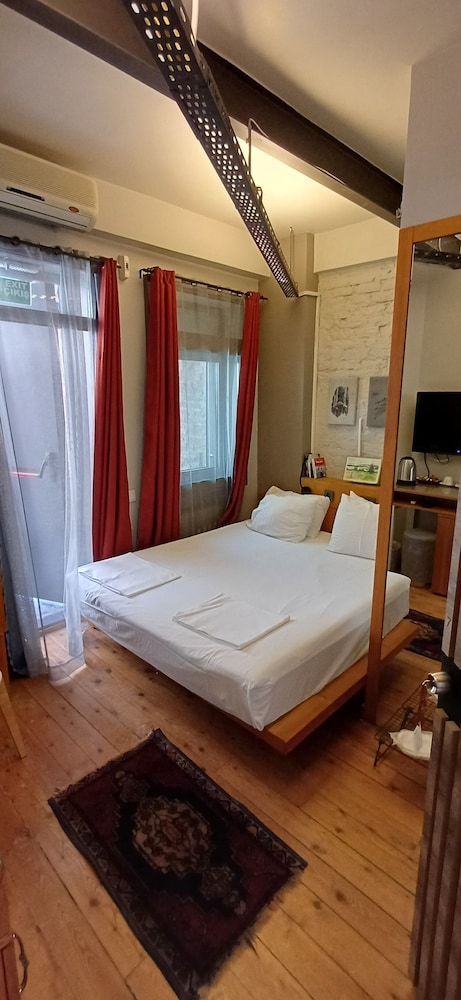 Peradays Hotel 10/48