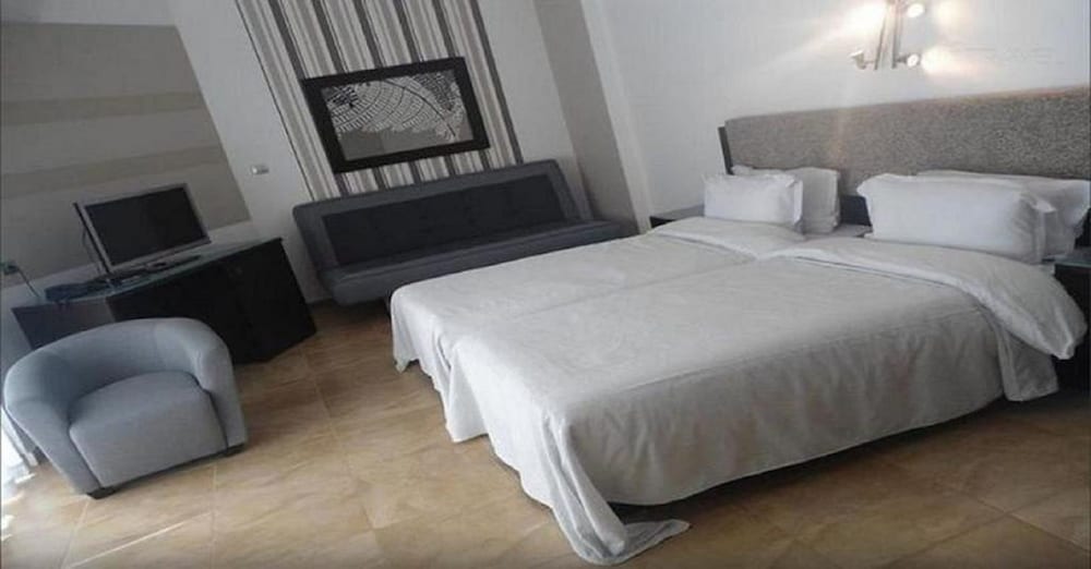 Room at Hotel L'evantail, ALGIERS